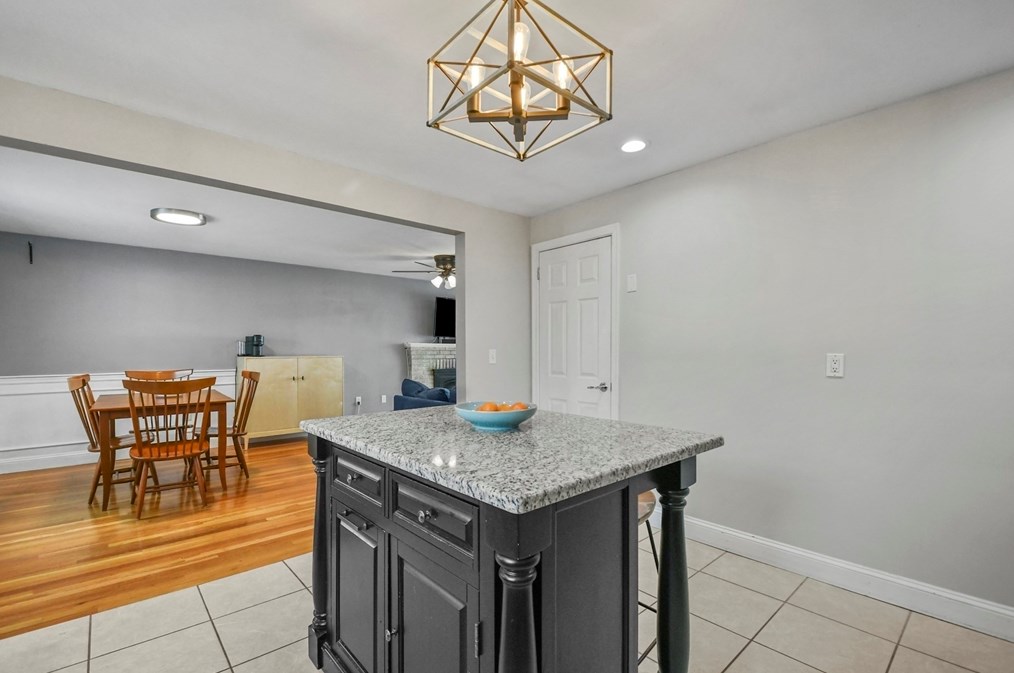 2 Saratoga Rd, Auburn MA  01501-2319 exterior