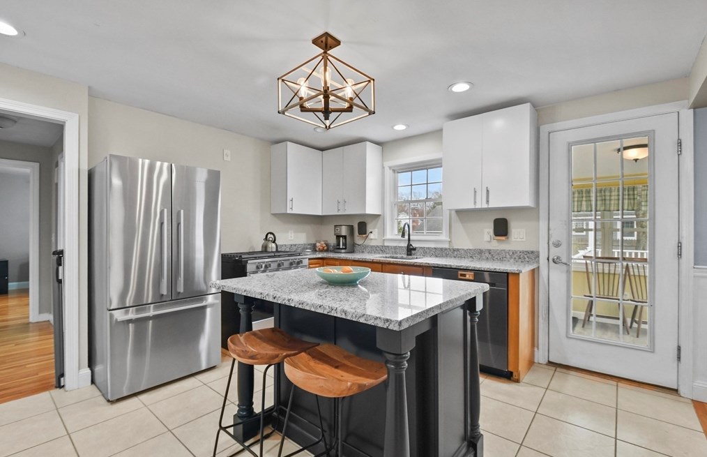 2 Saratoga Rd, Auburn MA  01501-2319 exterior