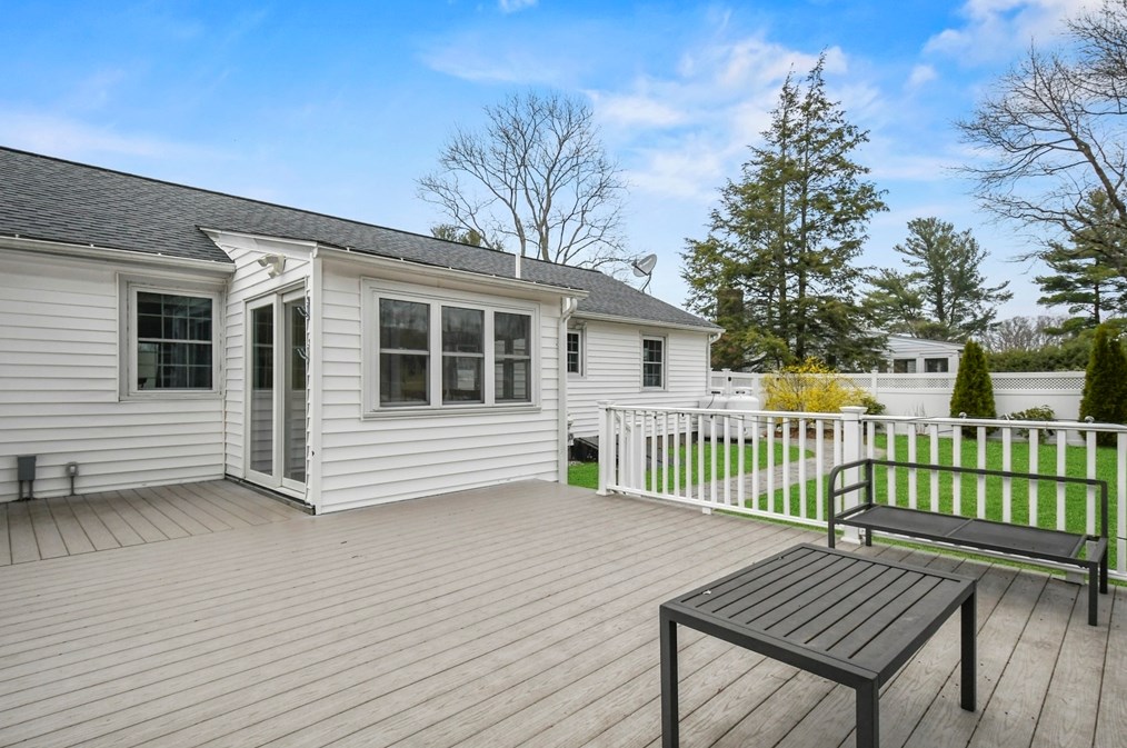 2 Saratoga Rd, Auburn MA  01501-2319 exterior