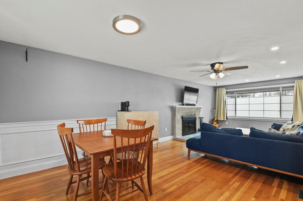 2 Saratoga Rd, Auburn MA  01501-2319 exterior