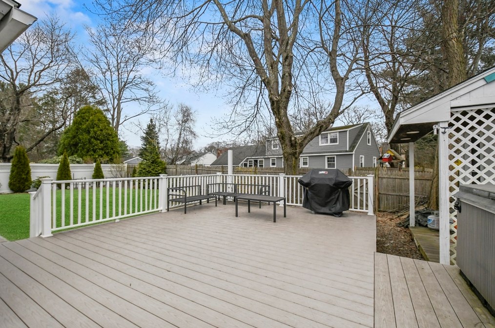 2 Saratoga Rd, Auburn MA  01501-2319 exterior