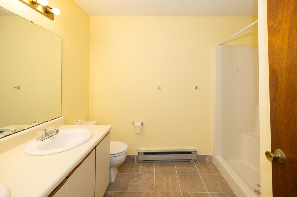 10 Wrentham Rd, Worcester MA 01602-1348 exterior