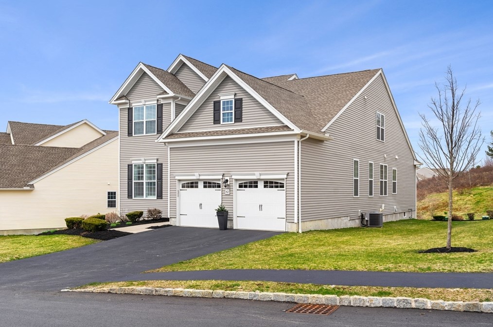 82 Pine Tree Dr, Methuen, MA 01844 exterior