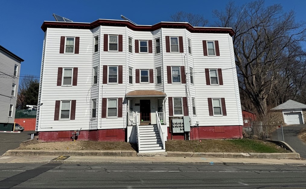 186 Grattan St, Chicopee, MA 01020 exterior