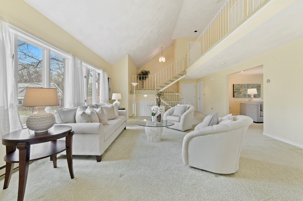 35 Mansfield Rd, Lynnfield MA 01940-2620 exterior