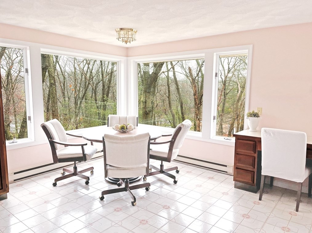 35 Mansfield Rd, Lynnfield MA 01940-2620 exterior