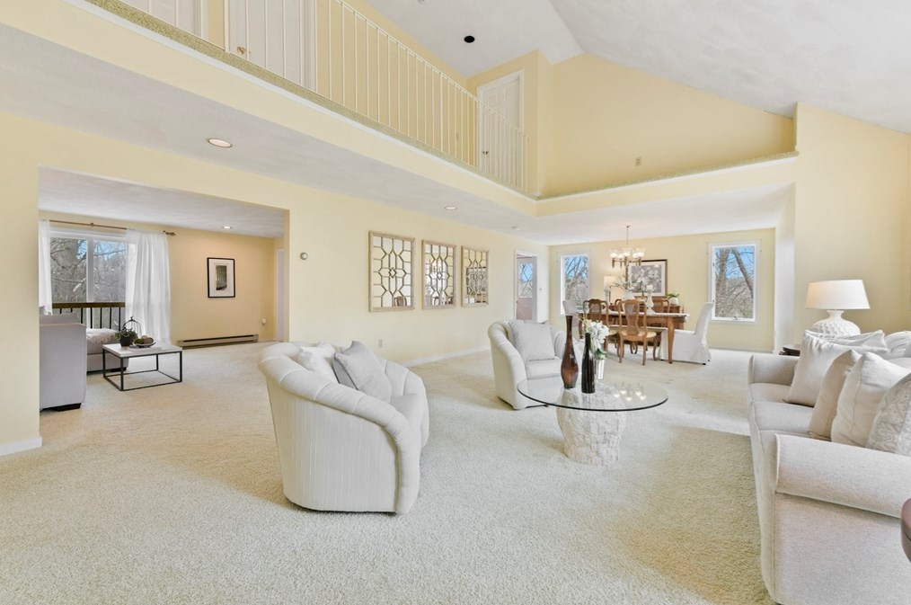 35 Mansfield Rd, Lynnfield, MA 01940-2619