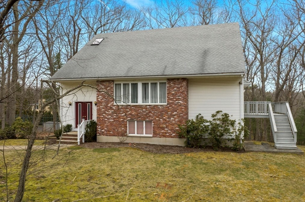 35 Mansfield Rd, Lynnfield MA 01940-2620 exterior