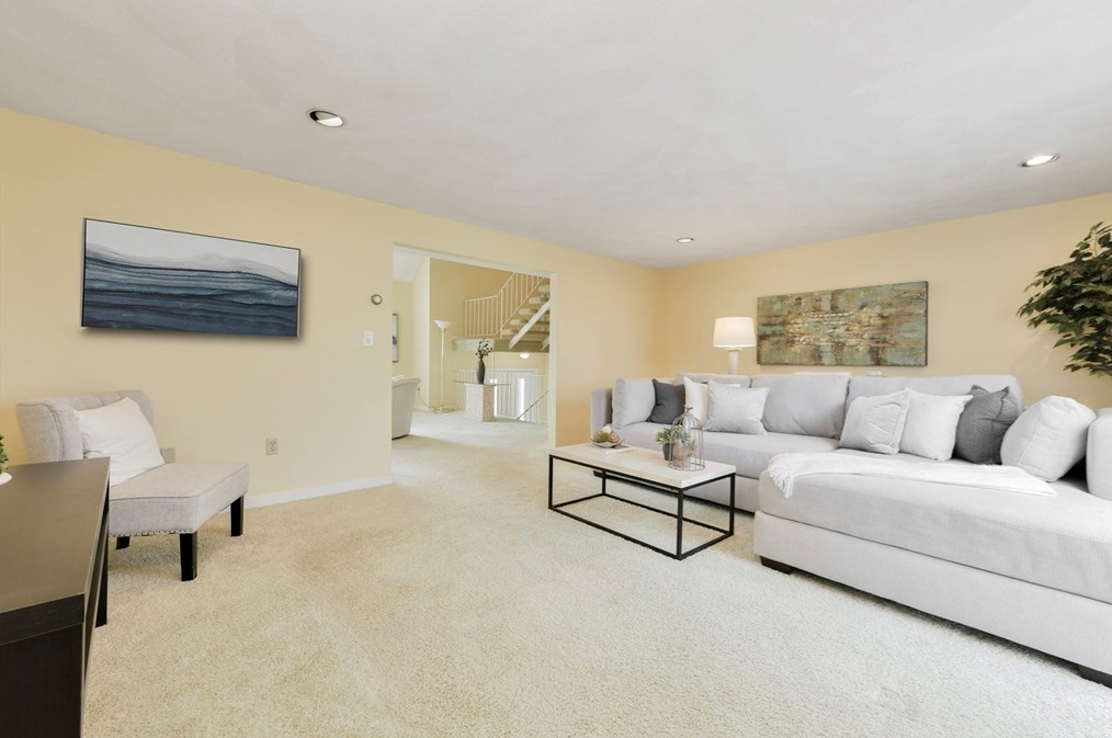 35 Mansfield Rd, Lynnfield MA 01940-2620 exterior