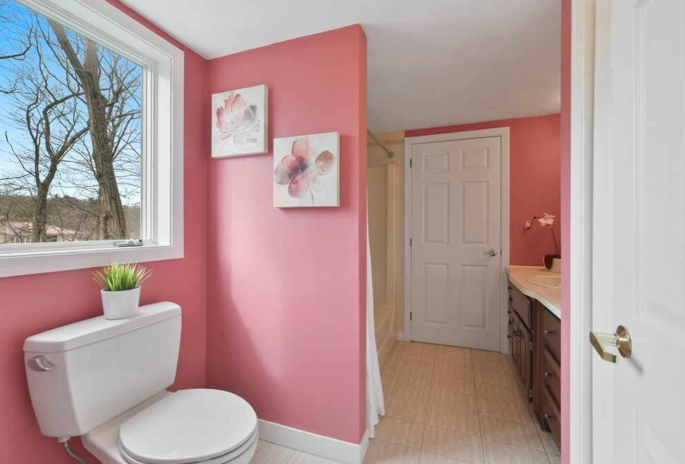 35 Mansfield Rd, Lynnfield MA 01940-2620 exterior