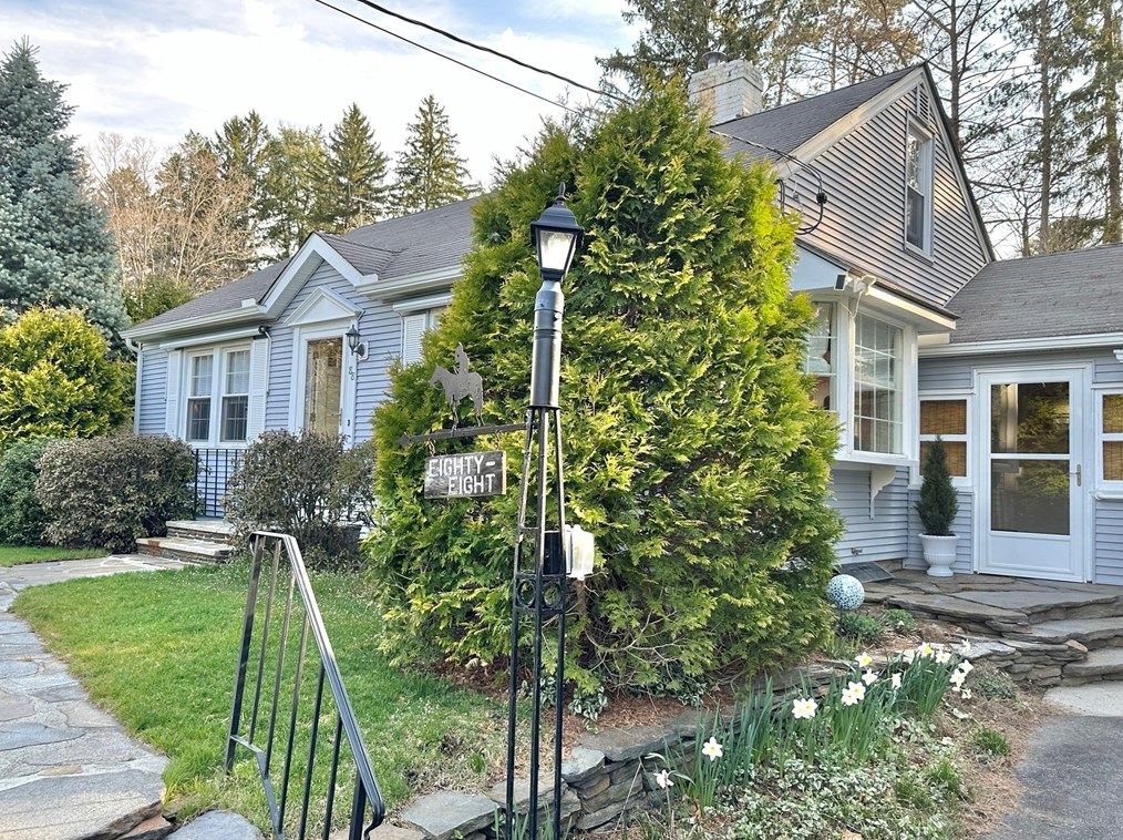 88 Blue Hills Rd, Amherst, MA 01002