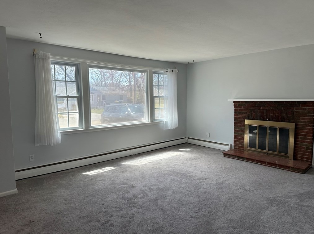 37 Sunset Dr, Northborough, MA 01532