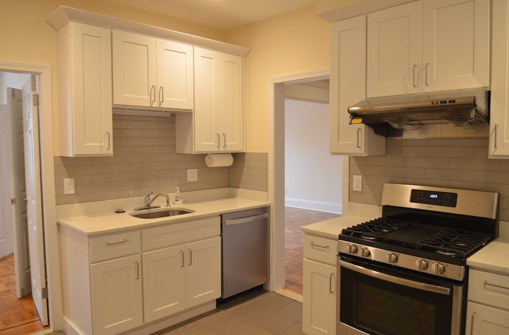 98 Toxteth St #6, Brookline, MA 02446