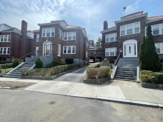 140 Columbia St, Brookline MA 02446-2422 exterior