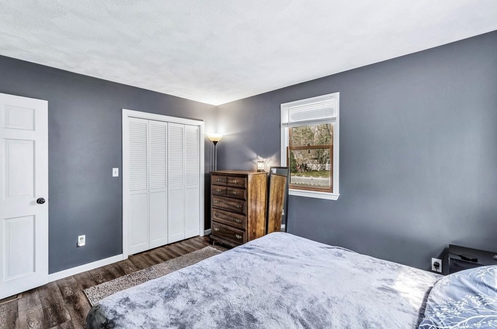 18 Ships Lantern Dr, Mashpee MA 02649-3503 exterior