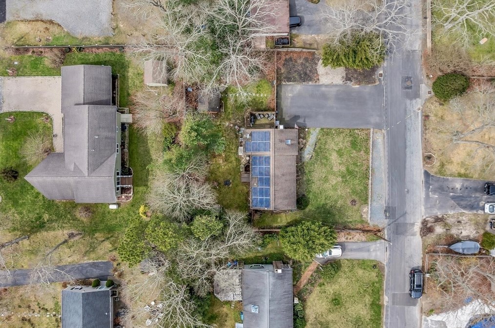 18 Ships Lantern Dr, Mashpee MA 02649-3503 exterior