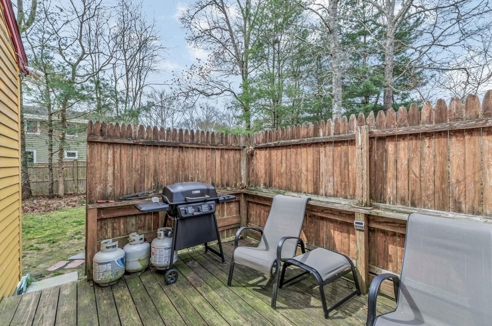 18 Ships Lantern Dr, Mashpee MA 02649-3503 exterior