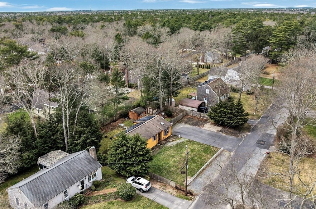 18 Ships Lantern Dr, Mashpee MA 02649-3503 exterior