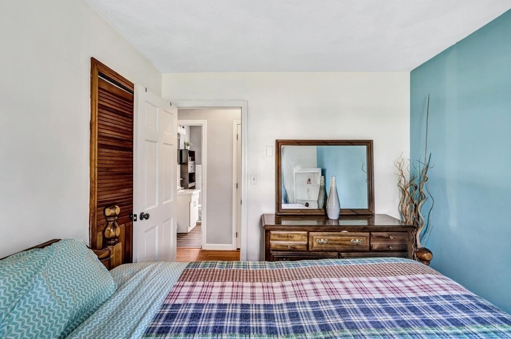 18 Ships Lantern Dr, Mashpee MA 02649-3503 exterior