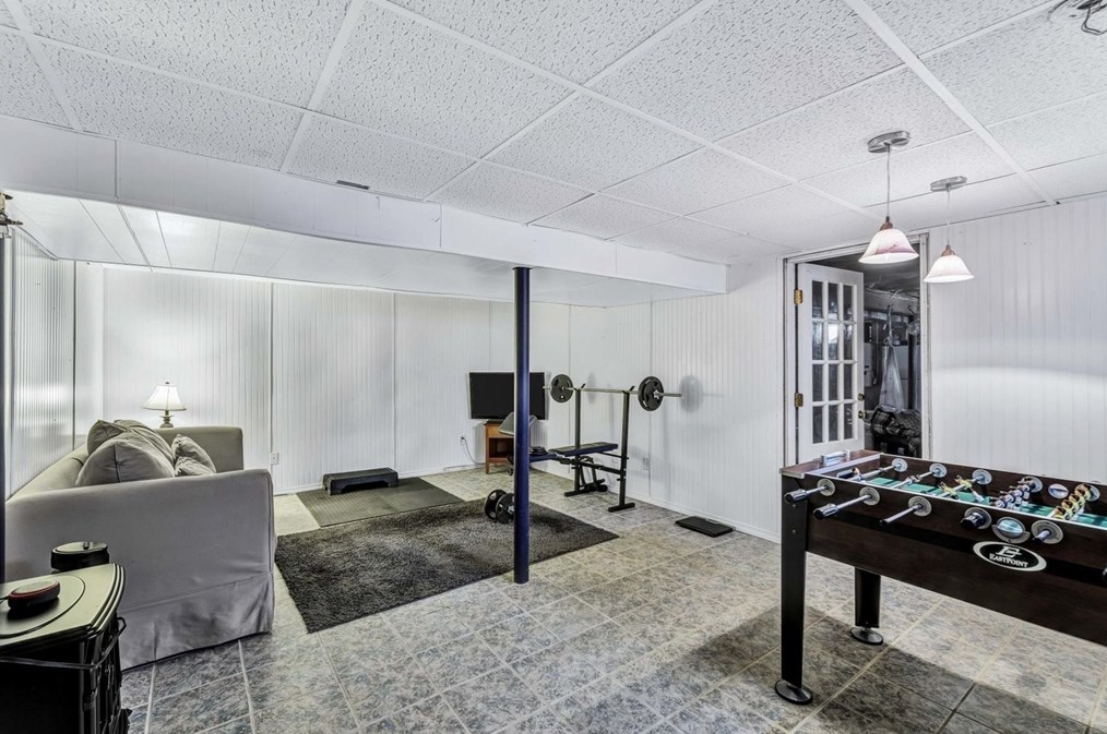 18 Ships Lantern Dr, Mashpee MA 02649-3503 exterior