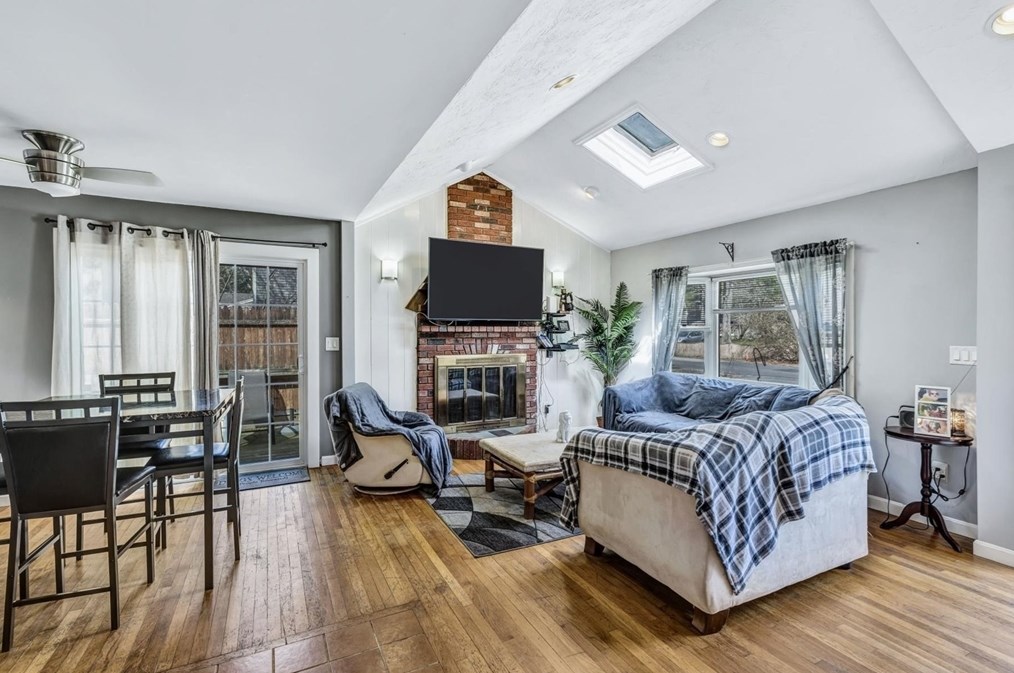 18 Ships Lantern Dr, Mashpee MA 02649-3503 exterior