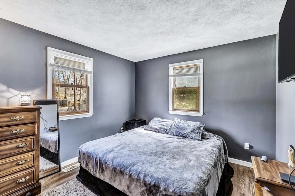 18 Ships Lantern Dr, Mashpee MA 02649-3503 exterior