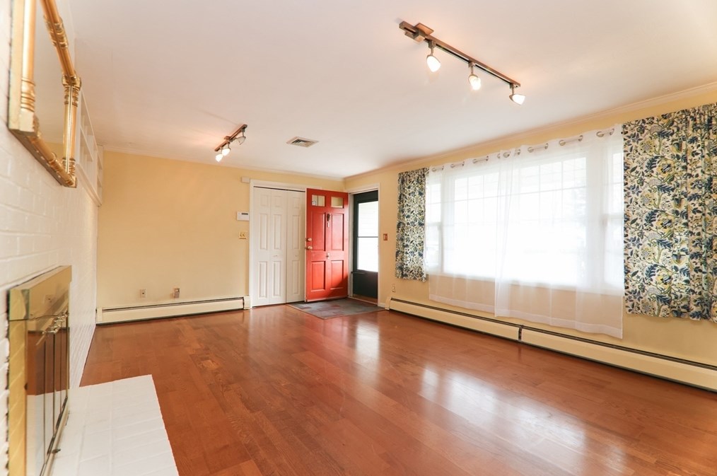 4 Amherst St, Danvers, MA 01923