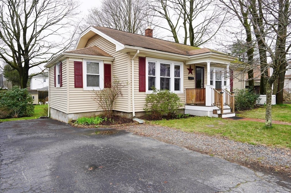 18 Clarence St, South Attleboro, MA 02703