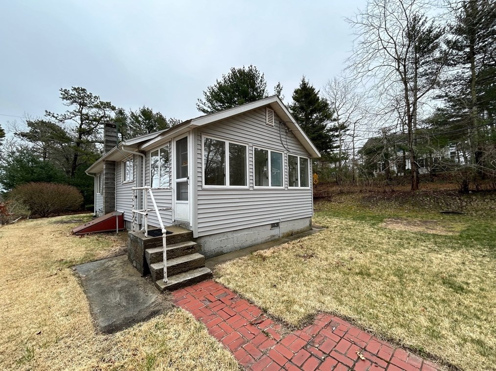 25 Hillcrest Rd, Plymouth, MA 02360 exterior