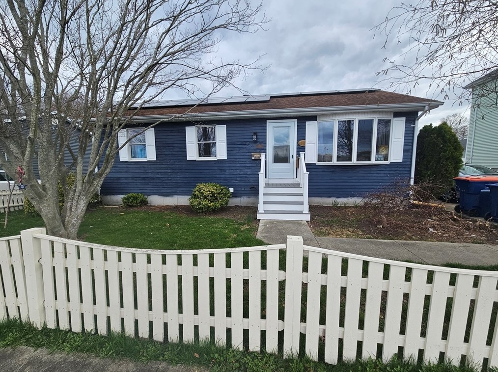 570 Maxfield St, New Bedford MA  02740-4128 exterior