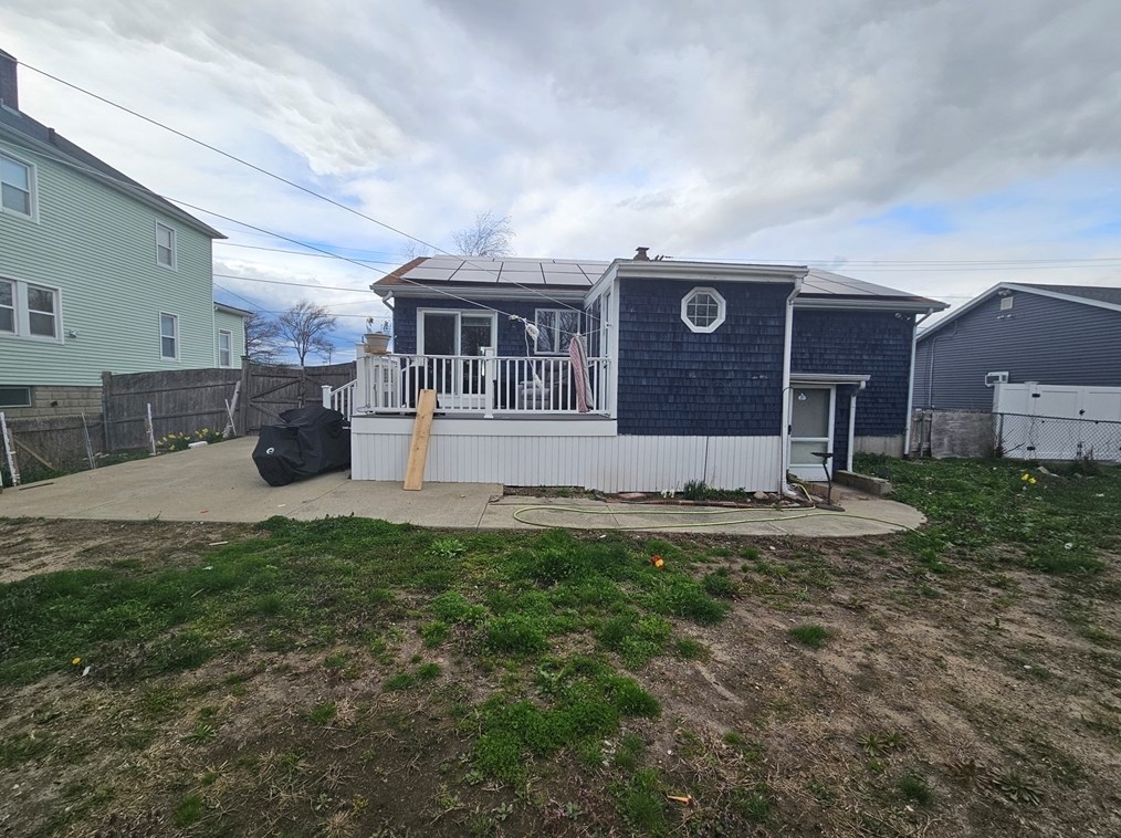 570 Maxfield St, New Bedford MA  02740-4128 exterior