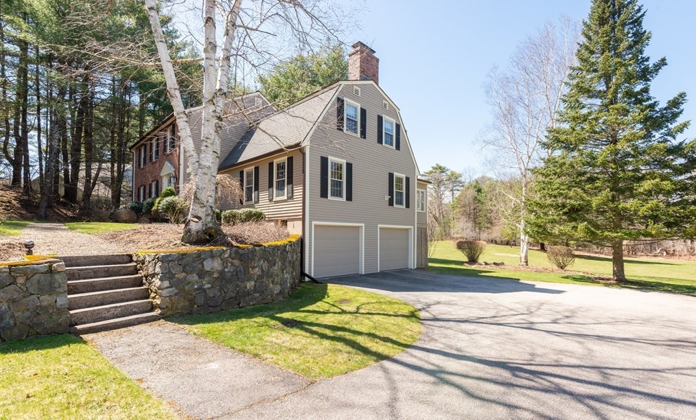 16 Willowdale Rd, Topsfield, MA 01983