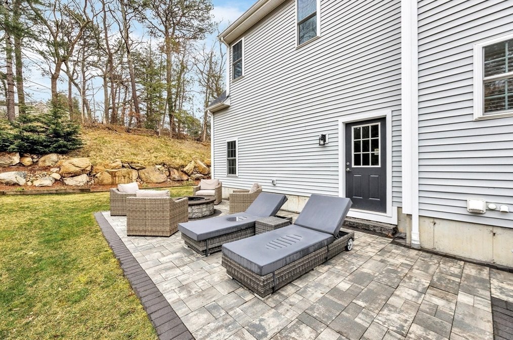 1432 Old Sandwich Rd, Plymouth MA  02360-2500 exterior