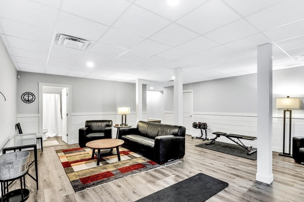 1432 Old Sandwich Rd, Plymouth MA  02360-2500 exterior