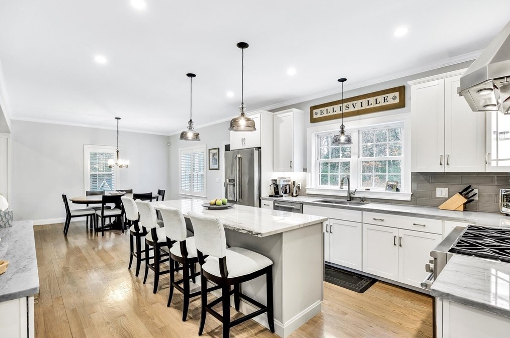 1432 Old Sandwich Rd, Plymouth MA  02360-2500 exterior