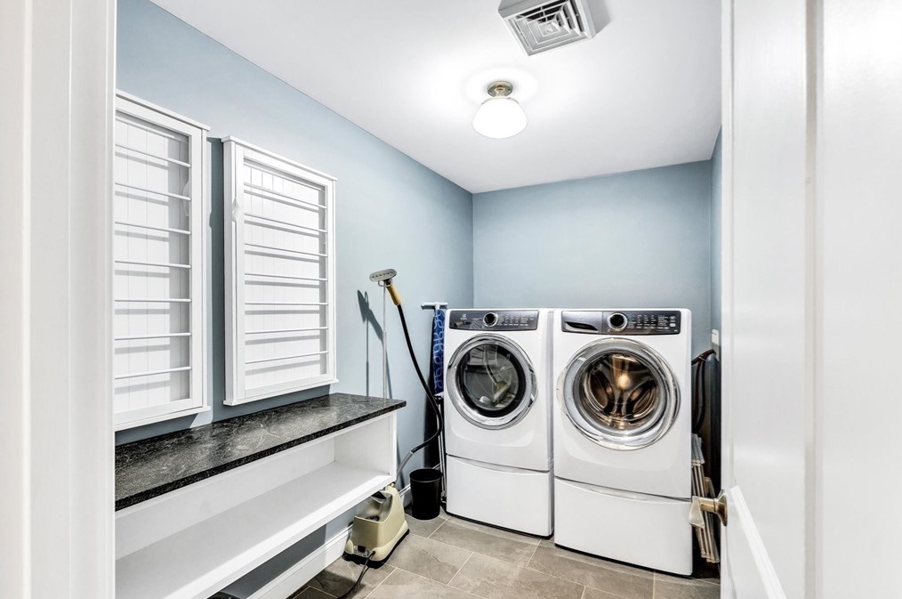 1432 Old Sandwich Rd, Plymouth MA  02360-2500 exterior