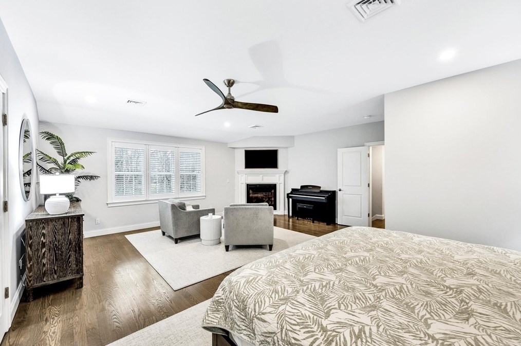 1432 Old Sandwich Rd, Plymouth MA  02360-2500 exterior