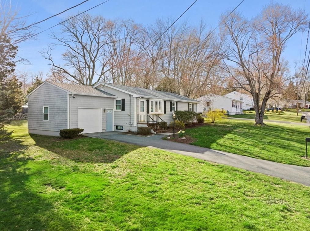 143 Cypress Dr, Swansea, MA 02777-4208