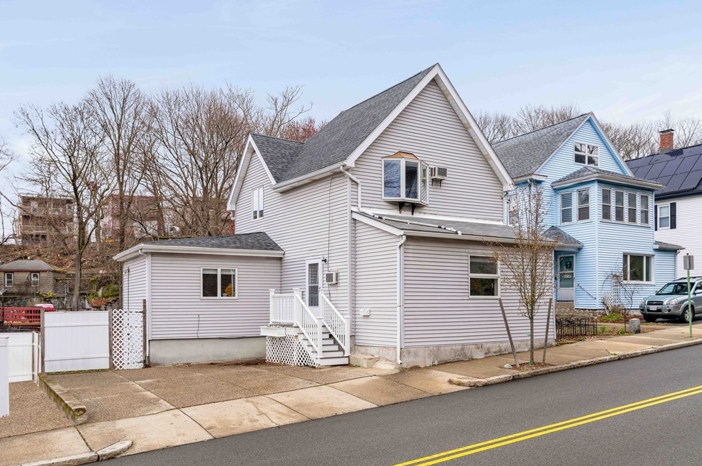 72 Pierce St, Malden MA  02148-2955 exterior