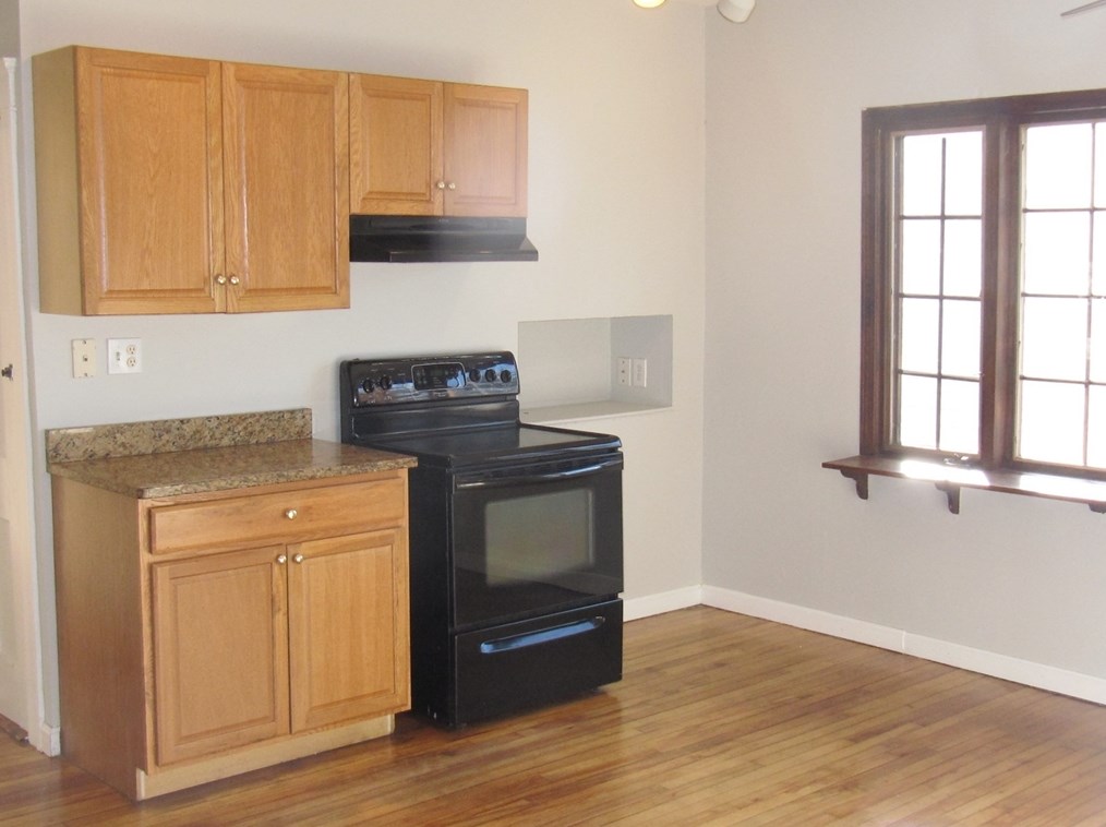 9 Greendale Ave, Worcester MA 01606 exterior