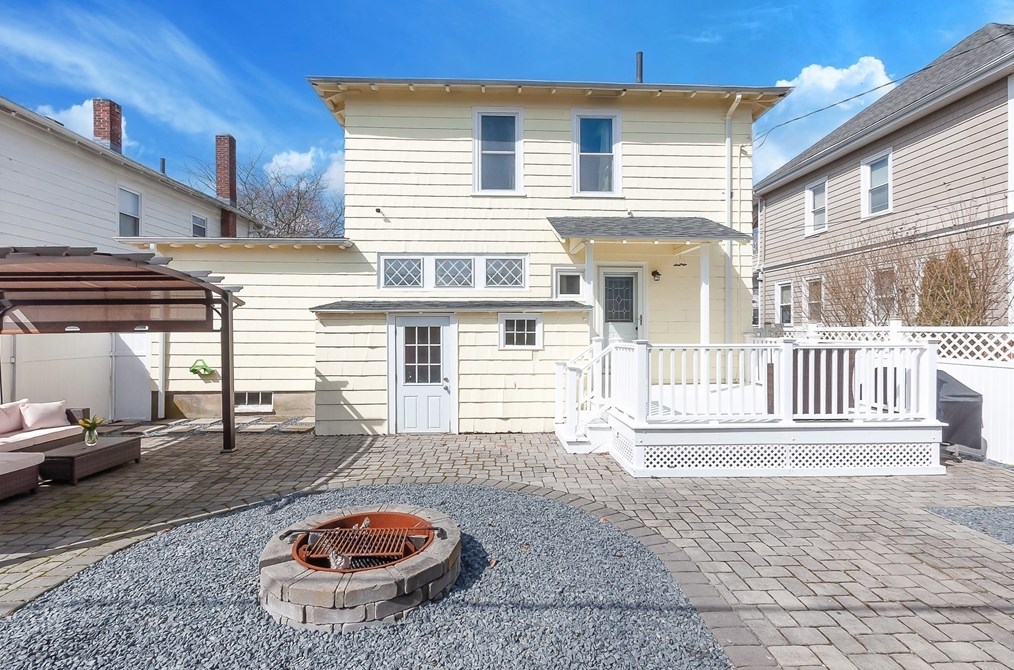 24 Jonathan St, New Bedford MA  02740-2432 exterior