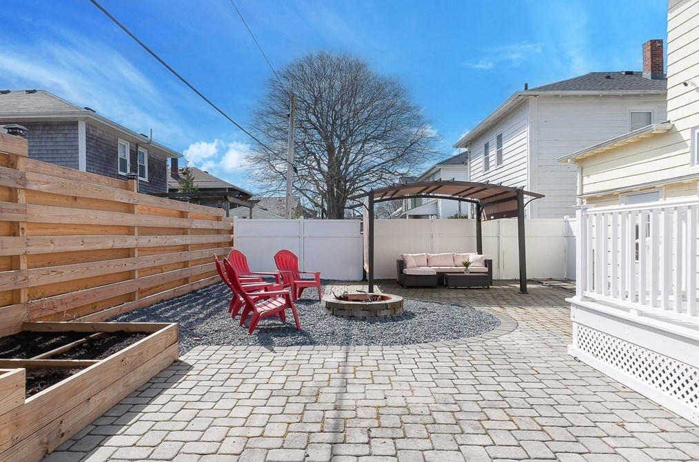 24 Jonathan St, New Bedford MA  02740-2432 exterior