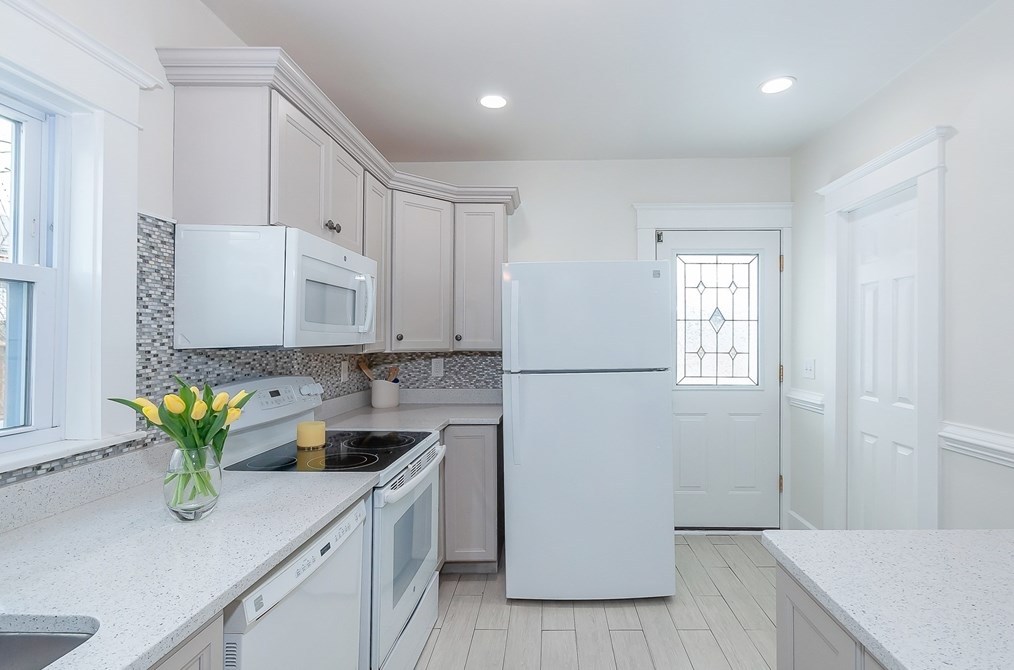 24 Jonathan St, New Bedford MA  02740-2432 exterior