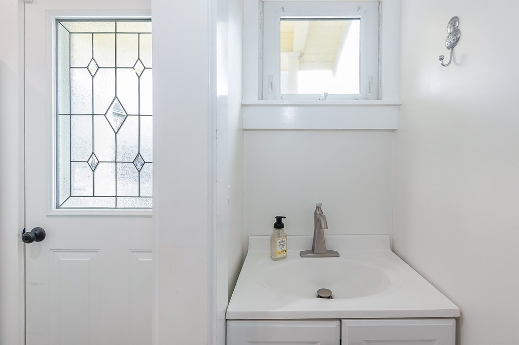 24 Jonathan St, New Bedford MA  02740-2432 exterior