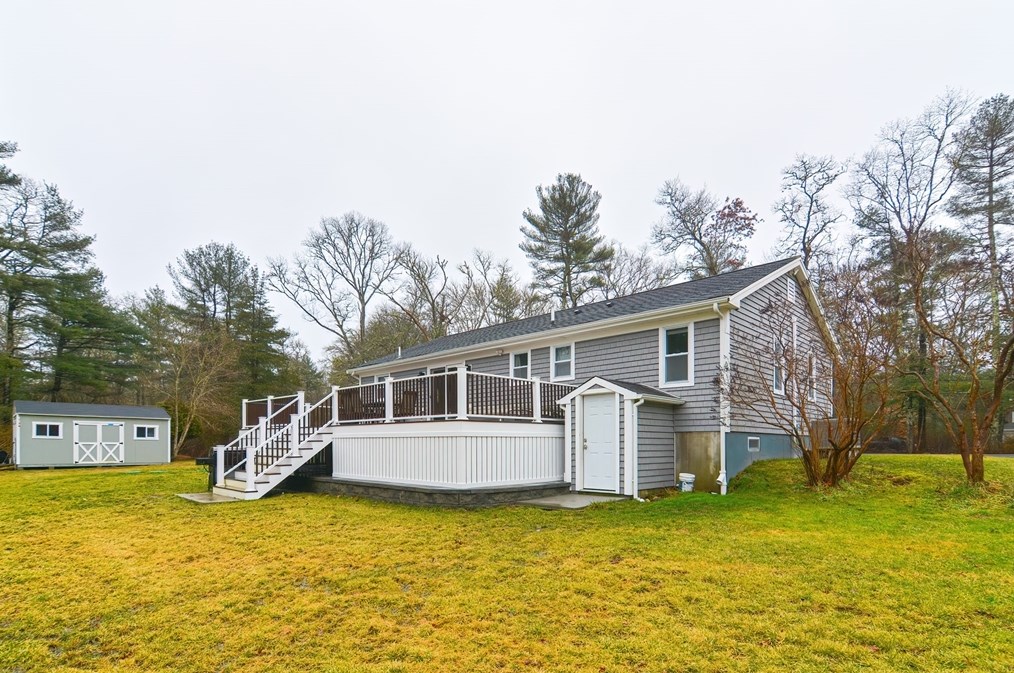 231 Mattapoisett Rd, New Bedford MA 02743-1233 exterior