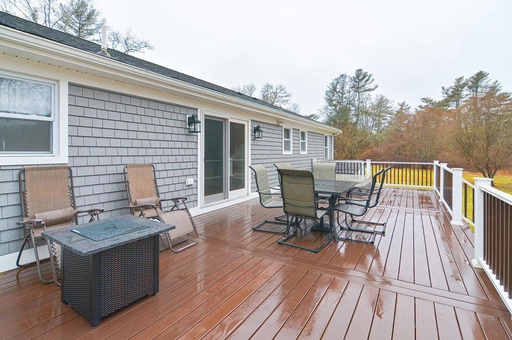 231 Mattapoisett Rd, New Bedford MA 02743-1233 exterior