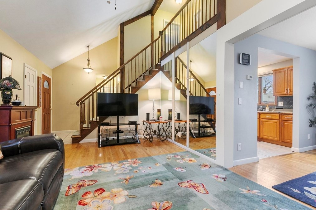 361 Lk Ave, Worcester MA 01604-1311 exterior