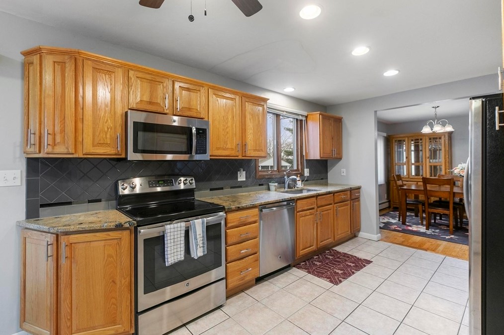 361 Lk Ave, Worcester MA 01604-1311 exterior