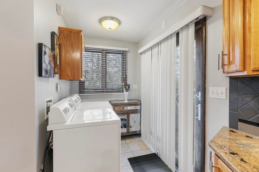 361 Lk Ave, Worcester MA 01604-1311 exterior