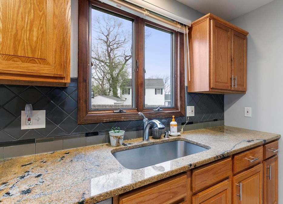 361 Lk Ave, Worcester MA 01604-1311 exterior